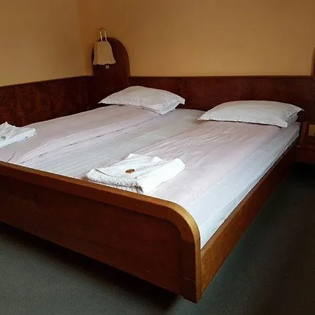 Zum Erbacher Hof Penzion 3*