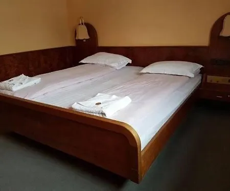 イン Zum Erbacher Hof 3*