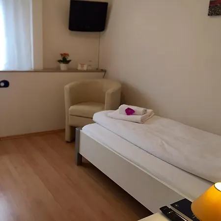 Zum Erbacher Hof 3*